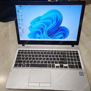 삼성노트북 ( nt500r5l ) hp노트북 ( 250 g6 ) 팝니다.