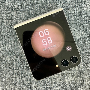 *게임용 서브용 부품용* 갤럭시Z플립5 256G 화이트 13만원 판매해요