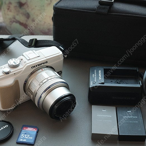 s급 올림푸스 E-PL2 화이트 14-42mm랜즈kit 팝니다