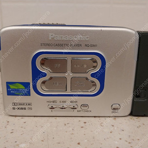 파나소닉(RQ-SX41)-3 워크맨(카세트 플레이어) 판매합니다.