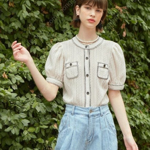 바이탈싸인 레이스 스티치 퍼프 블라우스