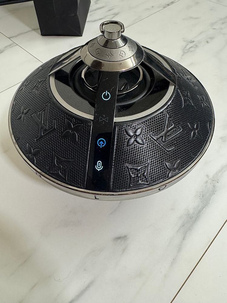 루이비통 호라이즌 라이트 업 스피커 블랙 판매합니다 이미지