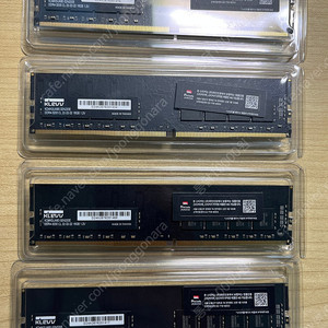 에센코어 클레브 DDR4 16GB 3200 램 4개 판매합니다. 택포 12.4