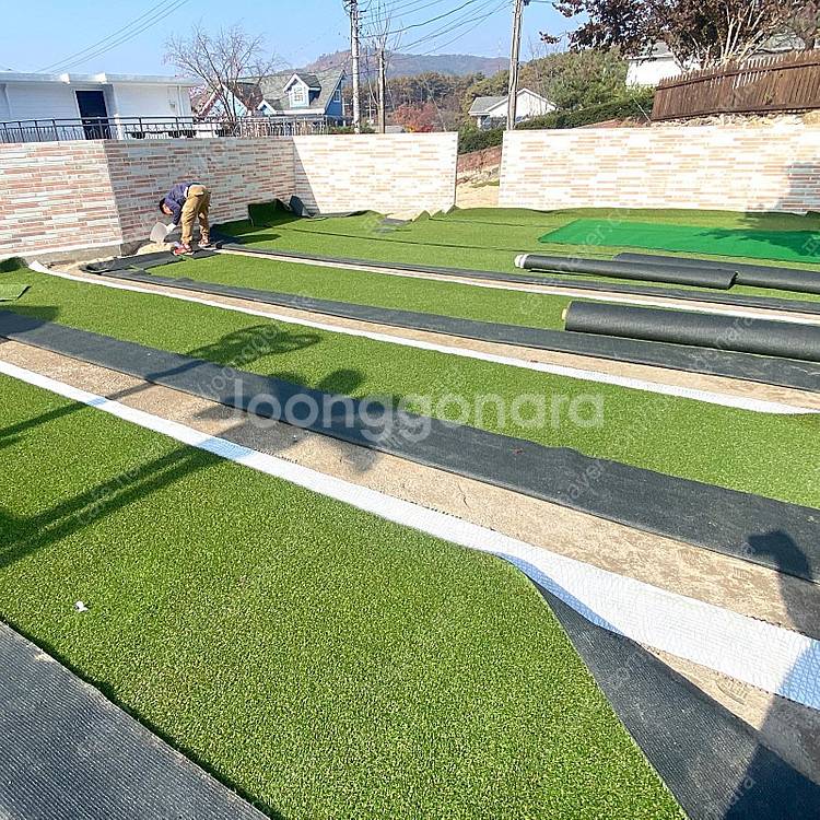 펜션 오픈 준비! 22만원에 마당 새거같은 중고 인조잔...--0