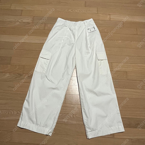 에잇세컨즈 와이드 팬츠 흰색 카고팬츠 M사이즈 새제품