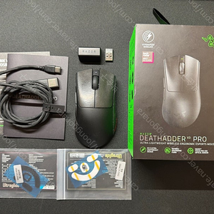 RAZER Deathadder V3 PRO 레이저 데스에더 V3 프로 무선 게이밍 마우스 팝니다.