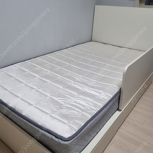 레이디가구 침대 프레임 +매트리스 팝니다.