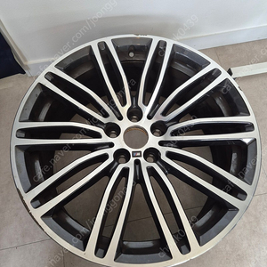 bmw g30 530i 19년식 앞휠한짝, 운전석라이트한개