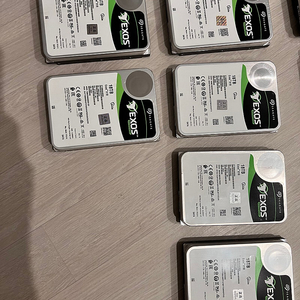 EXOS 18TB & 8TB WD blue 하드 드라이브