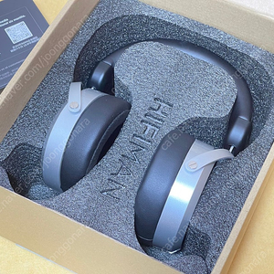 HIFIMAN HE400se 평판형 헤드폰입니다
