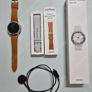 갤럭시 워치6 클래식 47mm 실버 색상 판매합니다.