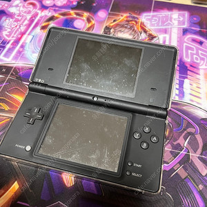 닌텐도 DSI 블랙 상태좋은것 저렴히 판매합니다 !