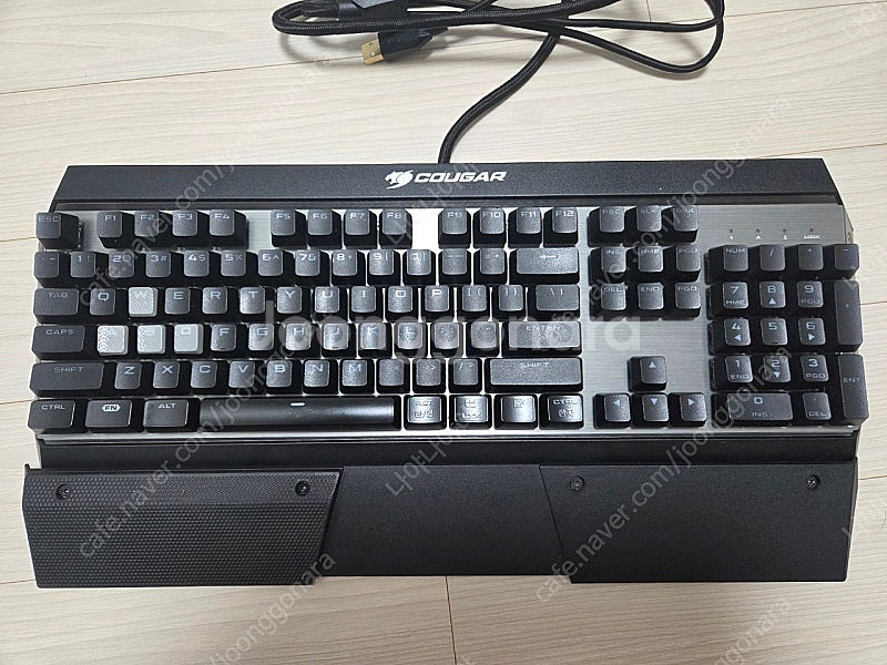 쿠거 ATTACK X3 RGB 기계식 키보드--1
