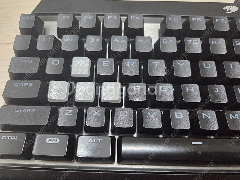 쿠거 ATTACK X3 RGB 기계식 키보드--2