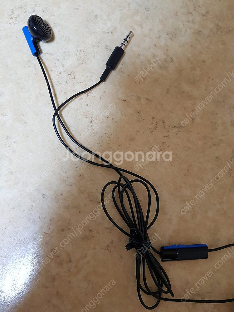 PS4 충전기 . 수직받침대 .이어폰--1