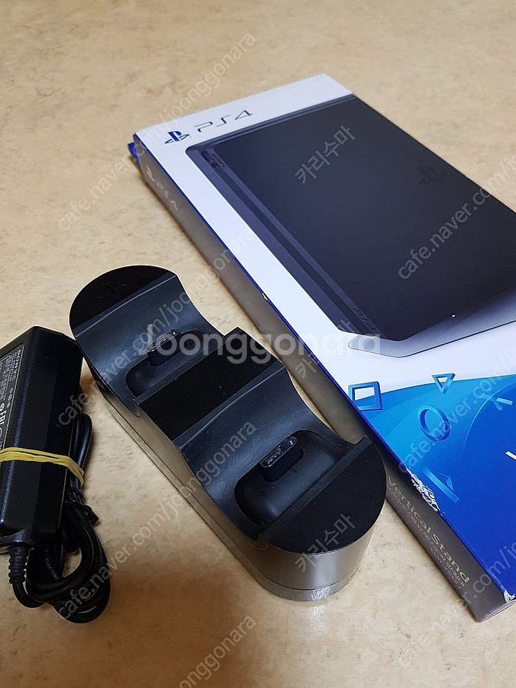 PS4 충전기 . 수직받침대 .이어폰--3