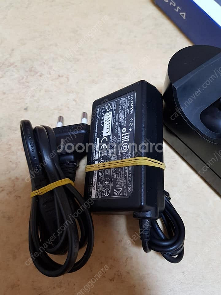 PS4 충전기 . 수직받침대 .이어폰--7