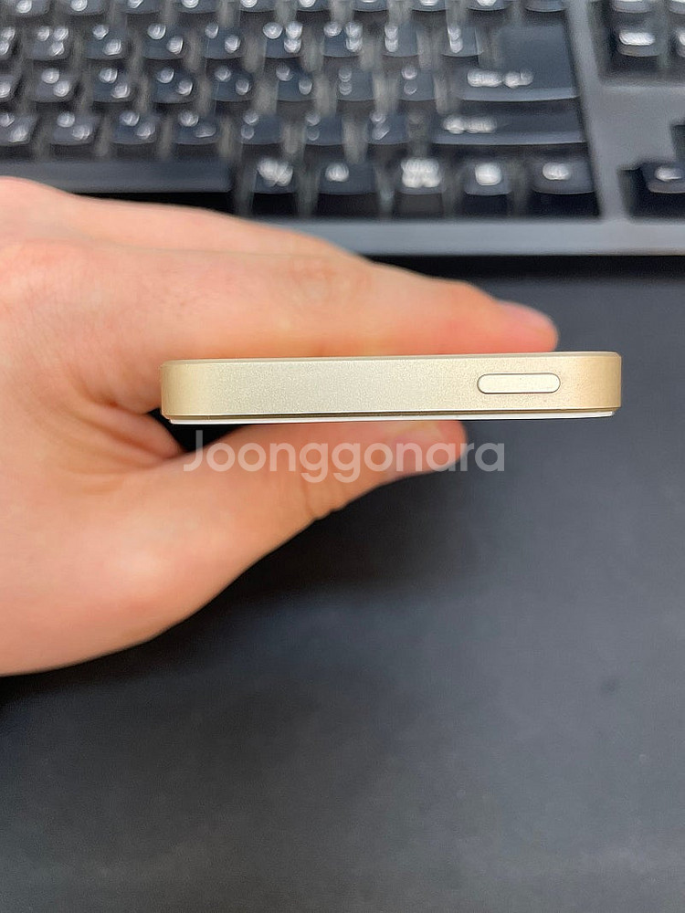 아이폰SE 골드 32GB 해외판 가성비좋은 중고10만팝...--3