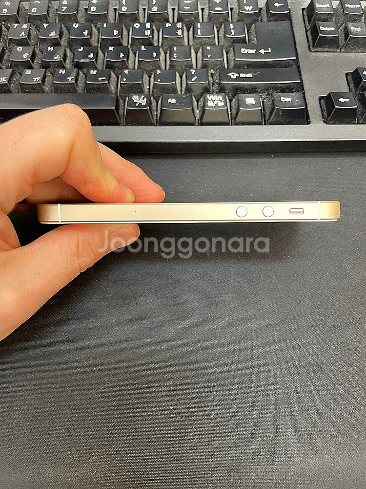 아이폰SE 골드 32GB 해외판 가성비좋은 중고10만팝...--6