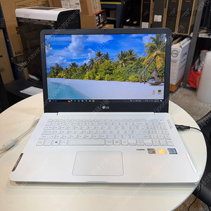 엘지 울트라 PC 화이트 15u560 노트북