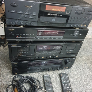 인켈 오디오 2002모델 사진것 모두 잘 확인 후 구매할분 연락주세요 ( 11만원 택배시 착불 )