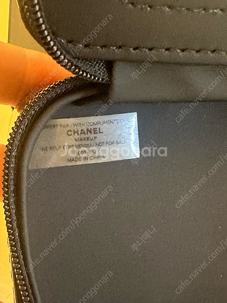 샤넬 거울 파우치 페이턴트 소재 새제품--2