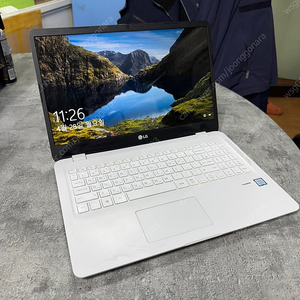 LG 15U590-GP50ML 15인치 노트북 판매합니다.