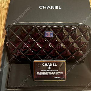 샤넬 CC로고 페이던트 블랙 지퍼 장지갑 새상품