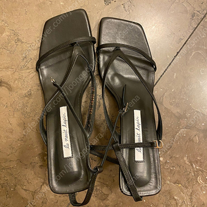 One more thing 원모어띵 Nappa dream sandal 255 택포 16