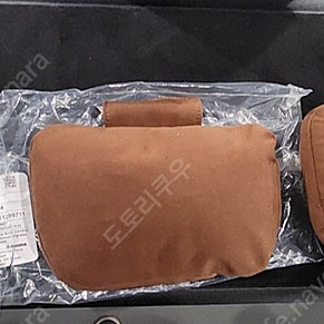 BMW X5(G05) X6(G06) X7(G07) 순정 2열 목쿠션(신품) 팝니다.
