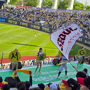 [삽니다]27일 LG:한화 1루 오렌지석 6자리 구합니다.(3연석/3연석,4/2연석등도 상관없슴)