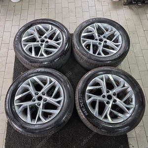 [ 현대 ] 쏘나타 DN8 17인치 중고 휠 타이어 팝니다.