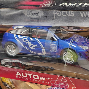 오토아트 포드 포커스 WRC 프리젠테이션 카 1:18 다이케스트