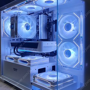 RTX 5070 화이트 컴퓨터 팝니다.