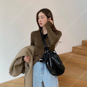 아떼 바네사브루노 봉봉 글로시 블랙 차정원 가방 새상품 백팩 숄더백 디자이너브랜드가방