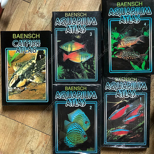 세계 민물고기 책: Baensch Aquarium Atlas 1,2,3,4-Catfish Atlas 1 팝니다.