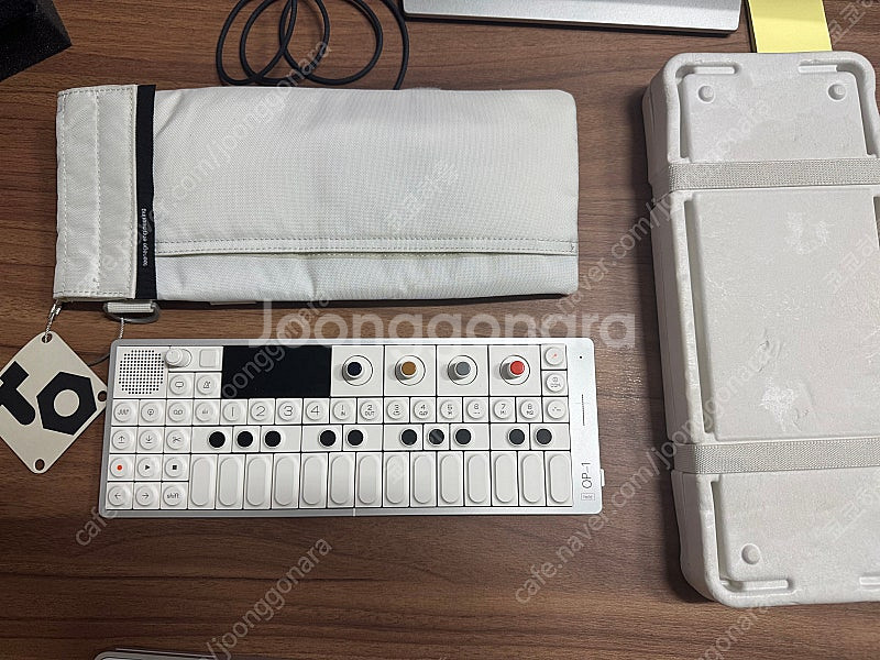 Teenage Engineering OP-1 Field...--0