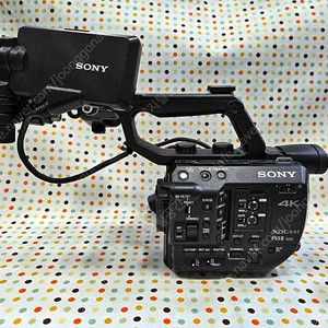 소니 4K 캠코더 FS5 와 FS5II 소니18-200 전동줌렌즈와 7인치 모니터 판매합니다.