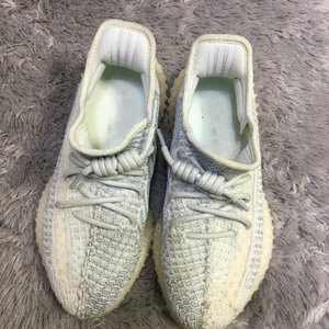 아디다스 이지부스트 350 V2 클라우드화이트 235