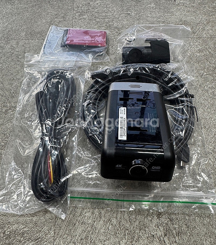 아이나비 퀀텀4K PRO 64G 블랙박스 팝니다.--0
