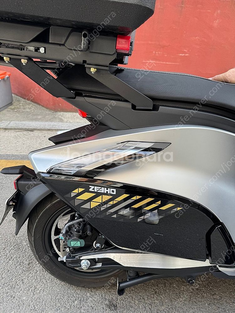지호 ZEEHO AE8S+ 전기스쿠터 팝니다.(서울)--4