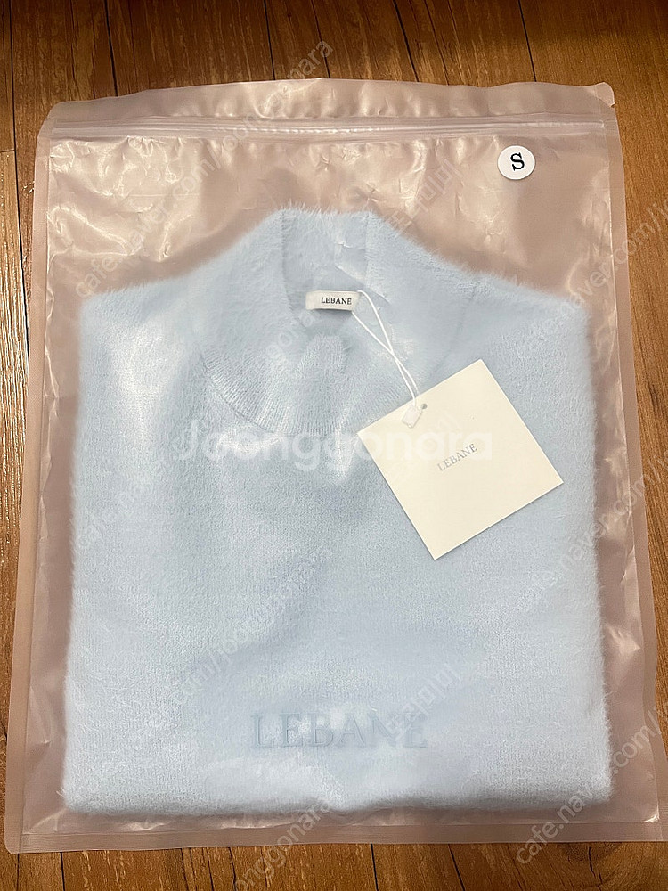 [새상품]르베인 엔젤 모크넥 반팔니트(스카이) 택.포--1