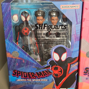 shf 스파이더맨 마일즈 모랄레스, 스파이더 그웬