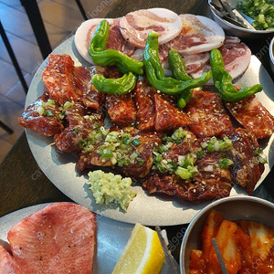 야놀자 80%구매 합니다