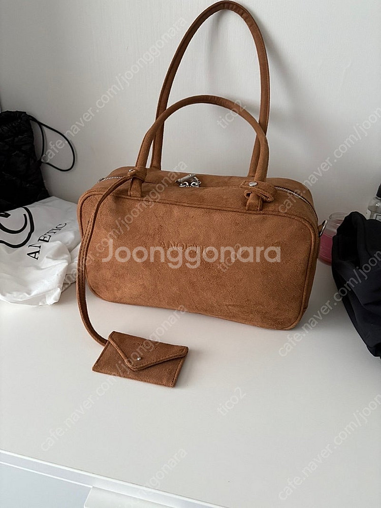 아노에틱 카드 케이스가 있는 스웨이드 토트백_카멜--0