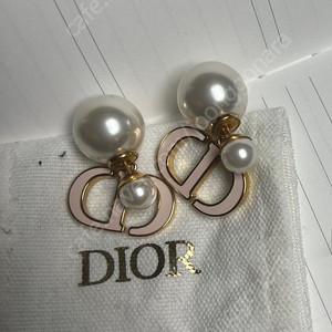 dior 트라이벌.진주귀걸이