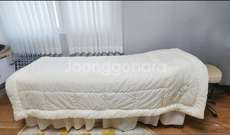 3단 미용베드(비닐커버, 이불 포함), 의자 팔아요 (...--0