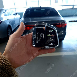 재규어 XE, XF XJ 모든연식 자동차키를 최신형 다양한 타입 LCD 액정 디스플레이키로 업그레이드 이식 개조 제조사 전용 로고 맞춤형 제작