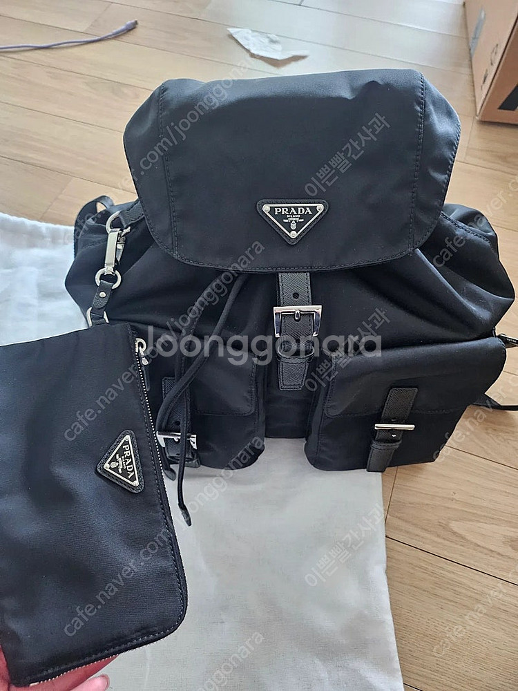 25년 프라다라일론백팩 M사이즈--0