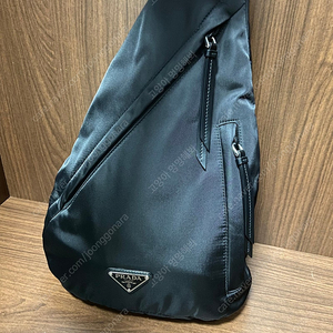프라다 리나일론 슬링백